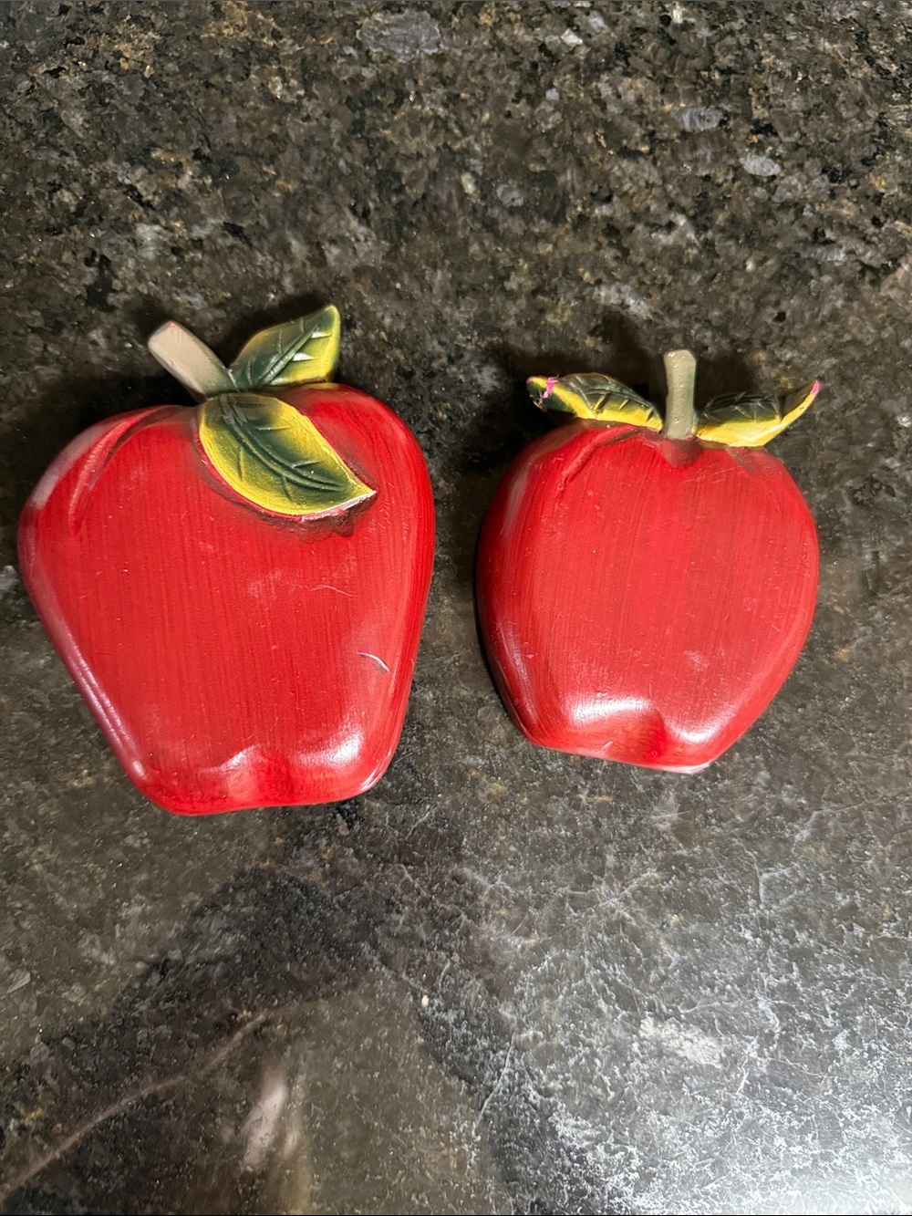 Home Interiors Red Apple Wall Accents with Green Leaves